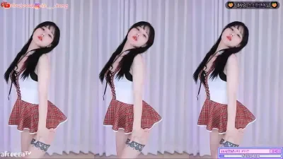 BJ Chujeong {BJ츄정} ~ StickySticky + Bubble Pop + Heart Attack cover dance 2